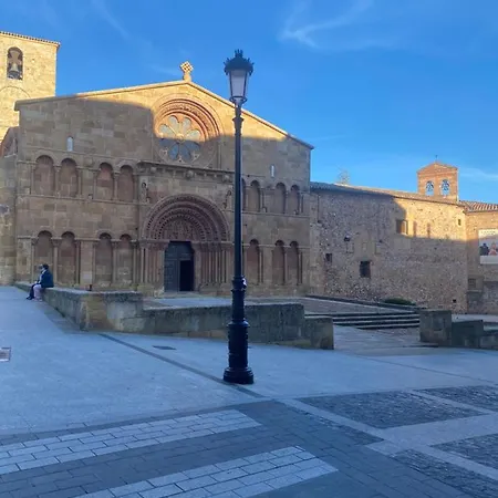 El Portal Del Romanico * Σορία